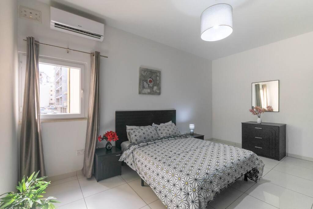 Modern Apt. Close To The Square 圣保罗湾城 外观 照片